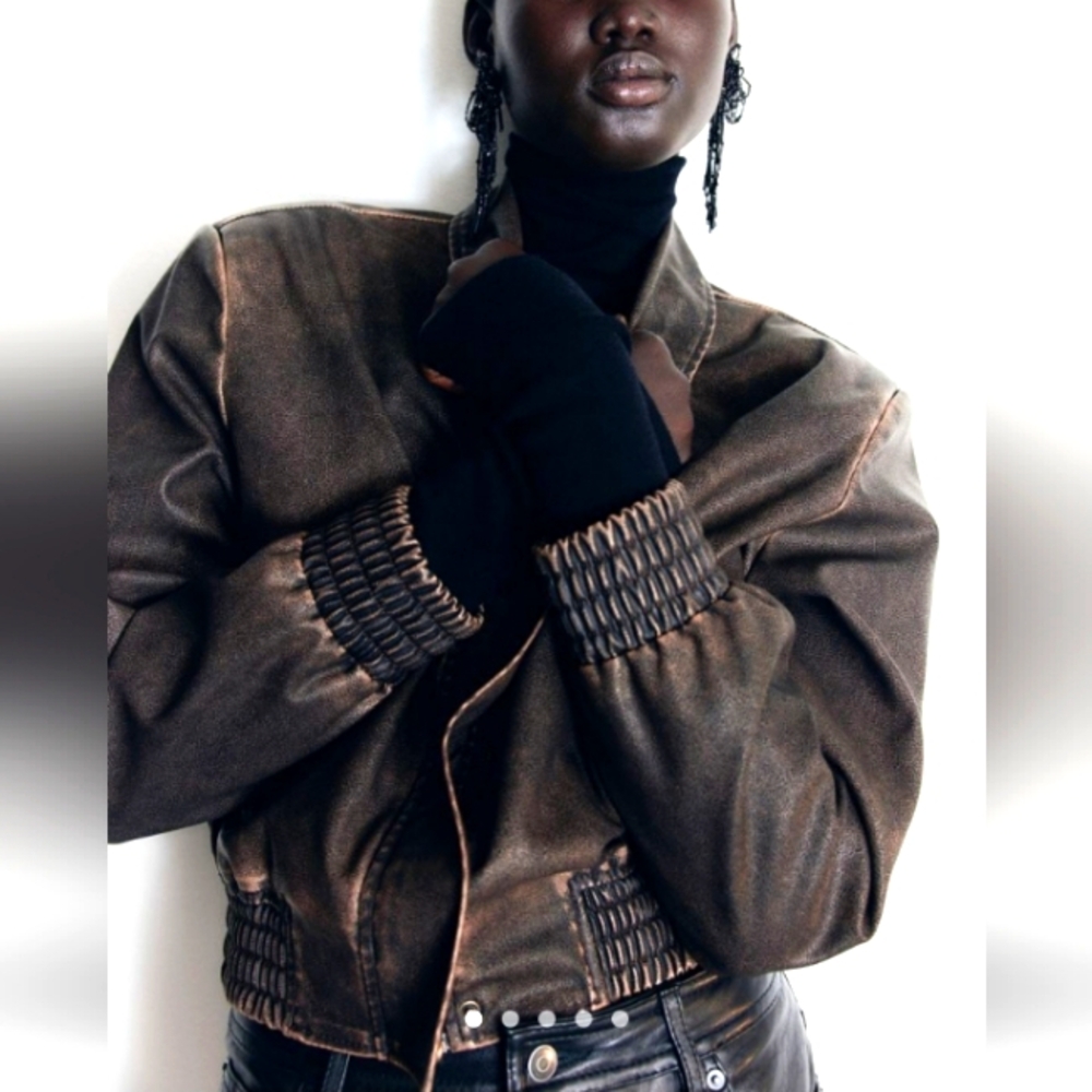 Bomber jacket w/shoulder pads